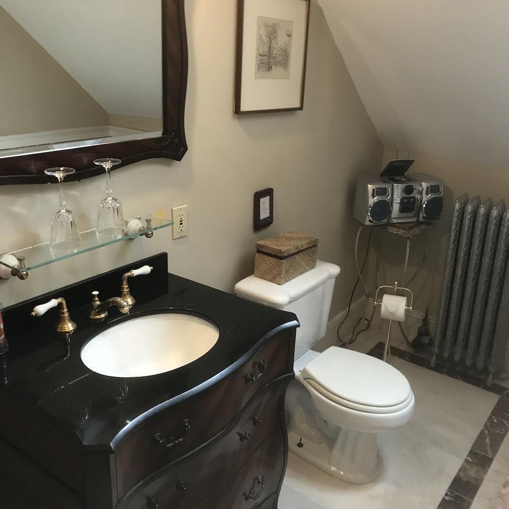 פרובידנס Edgewood Manor Inn Bed And Breakfast מראה חיצוני תמונה