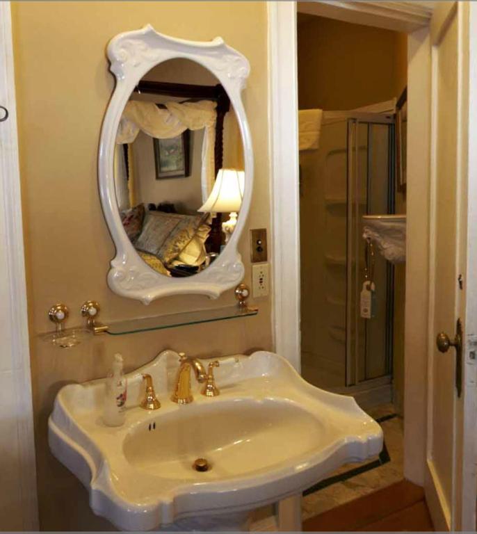 פרובידנס Edgewood Manor Inn Bed And Breakfast חדר תמונה