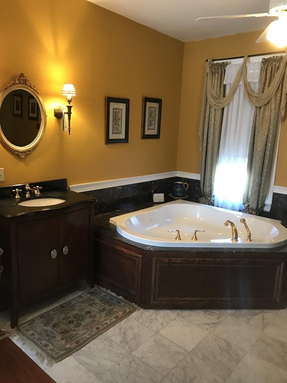 פרובידנס Edgewood Manor Inn Bed And Breakfast מראה חיצוני תמונה