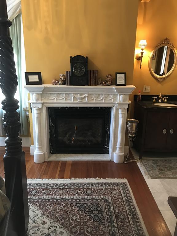 פרובידנס Edgewood Manor Inn Bed And Breakfast מראה חיצוני תמונה